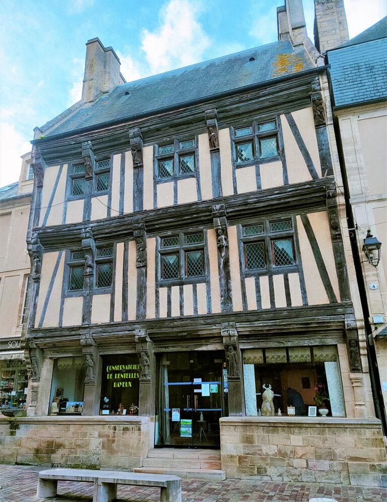 Maison à pans de bois dans la ville de Bayeux