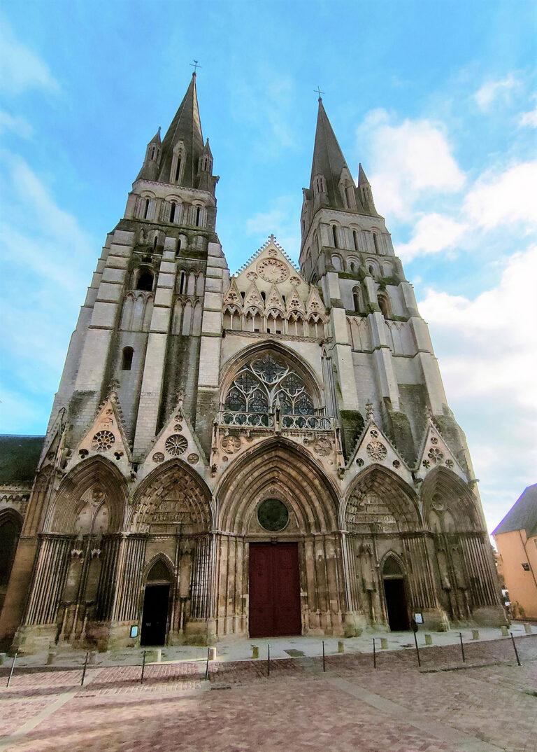 Parvis de la cathédrale de Bayeux