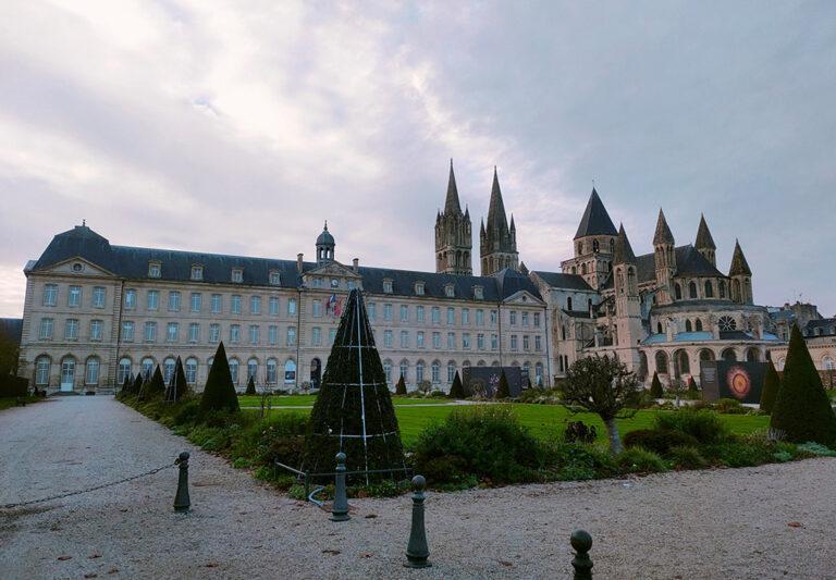 La mairie de Caen et l'abbaye aux hommes