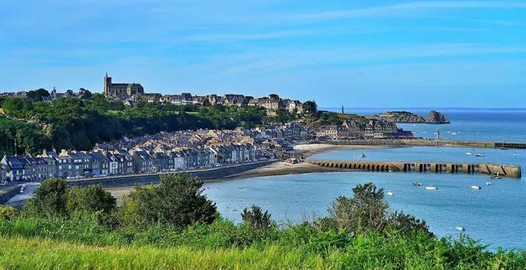 Panoramique du port de Cancale.