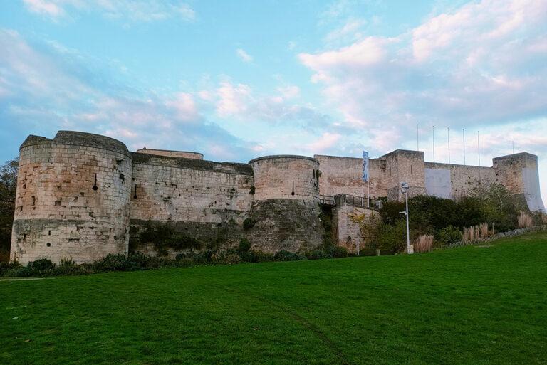 Les fortifications du château de Caen